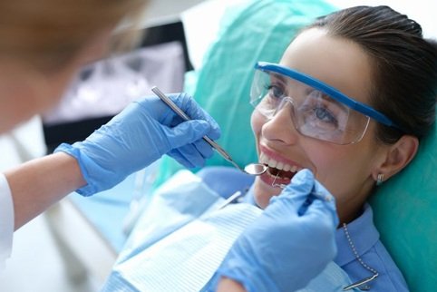 The Role Of Cosmetic Dentistry In Life Events: Weddings, Graduations, And More