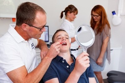 How Family Dentists Help Manage Dental Anxiety In Children And Adults