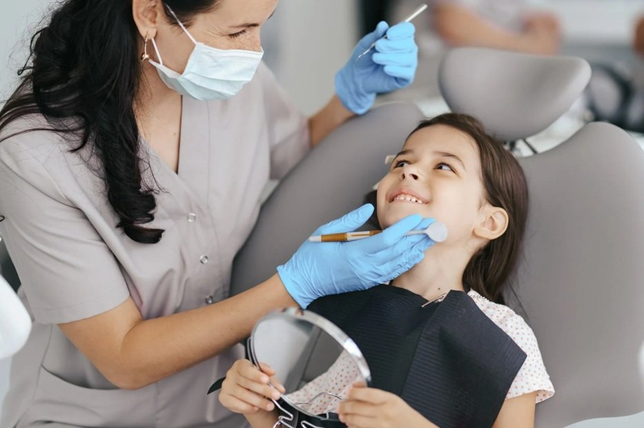 How Family Dentists Help Parents Model Positive Dental Behavior