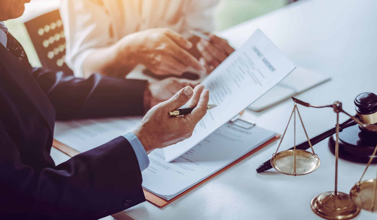 How Lawyers Coordinate Between Injury Claims And Workplace Regulations